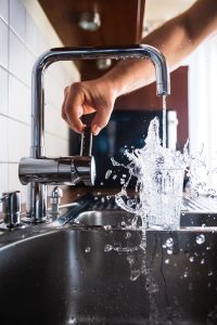 faucet splash